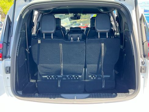 Used 2025 Chrysler Pacifica Select w/ Uconnect Theater Family Group image 26