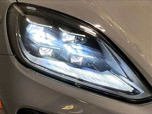 Certified 2024 Porsche Cayenne image 30