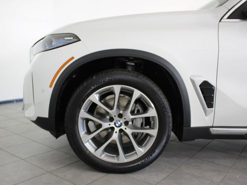 New 2026 BMW X5 xDrive40i w/ Premium Package image 11