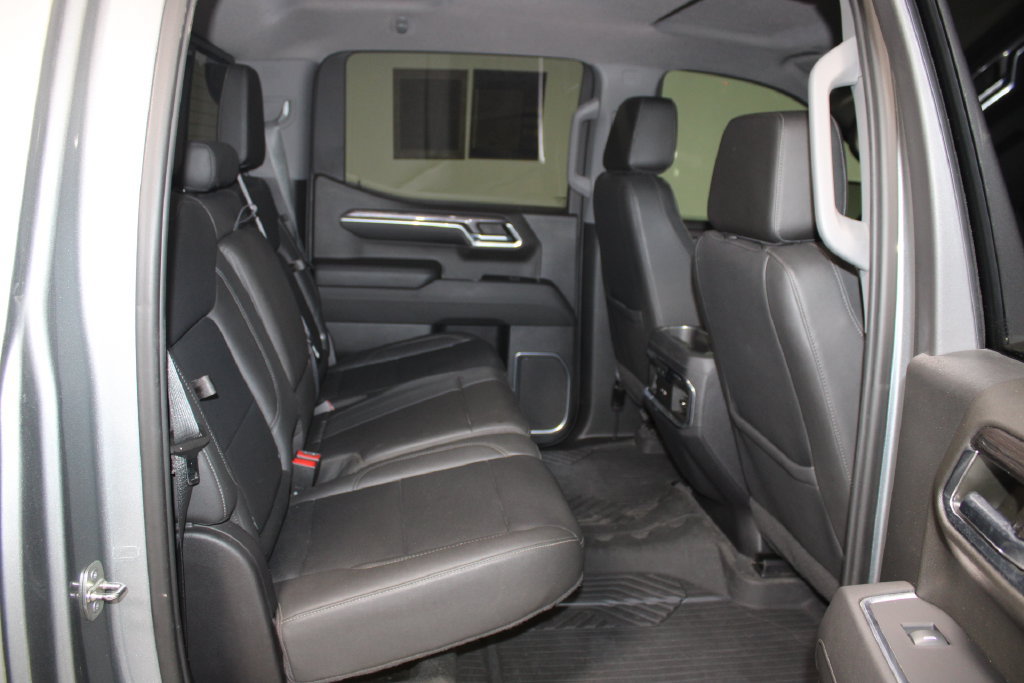 Used 2023 Chevrolet Silverado 1500 LTZ AWD/4WD image 33