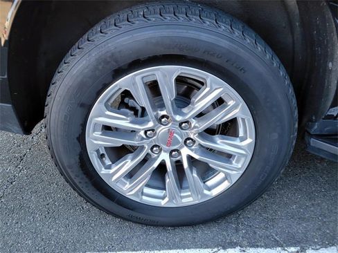 Used 2024 GMC Yukon SLT image 7