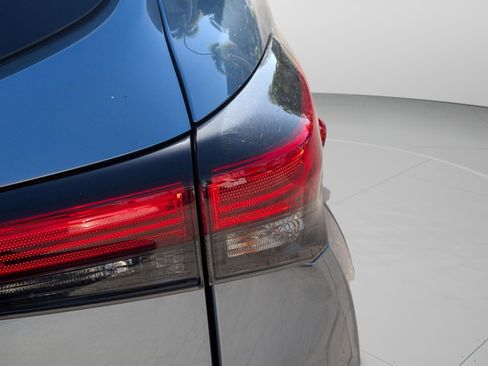 Used 2021 Toyota Highlander XLE image 24