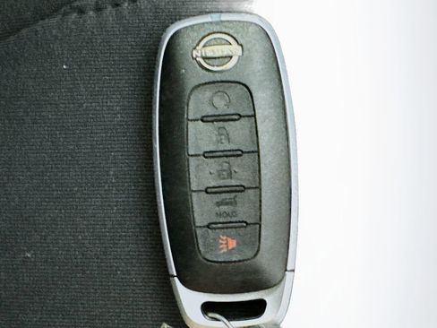 Used 2025 Nissan Pathfinder SV FWD image 37