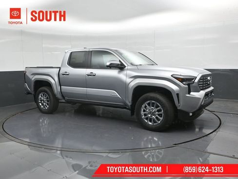 Used 2025 Toyota Tacoma Limited image 4
