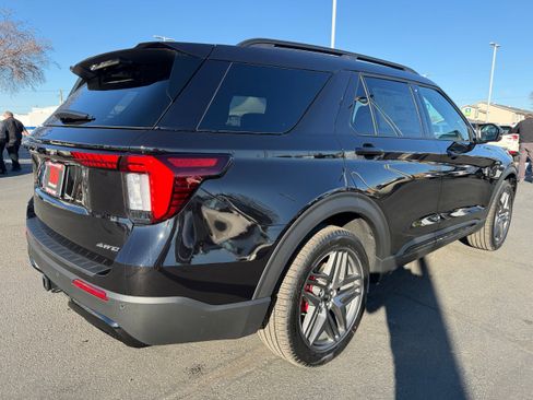 New 2026 Ford Explorer ST-Line w/ ST-Line Street Pack AWD/4WD image 3