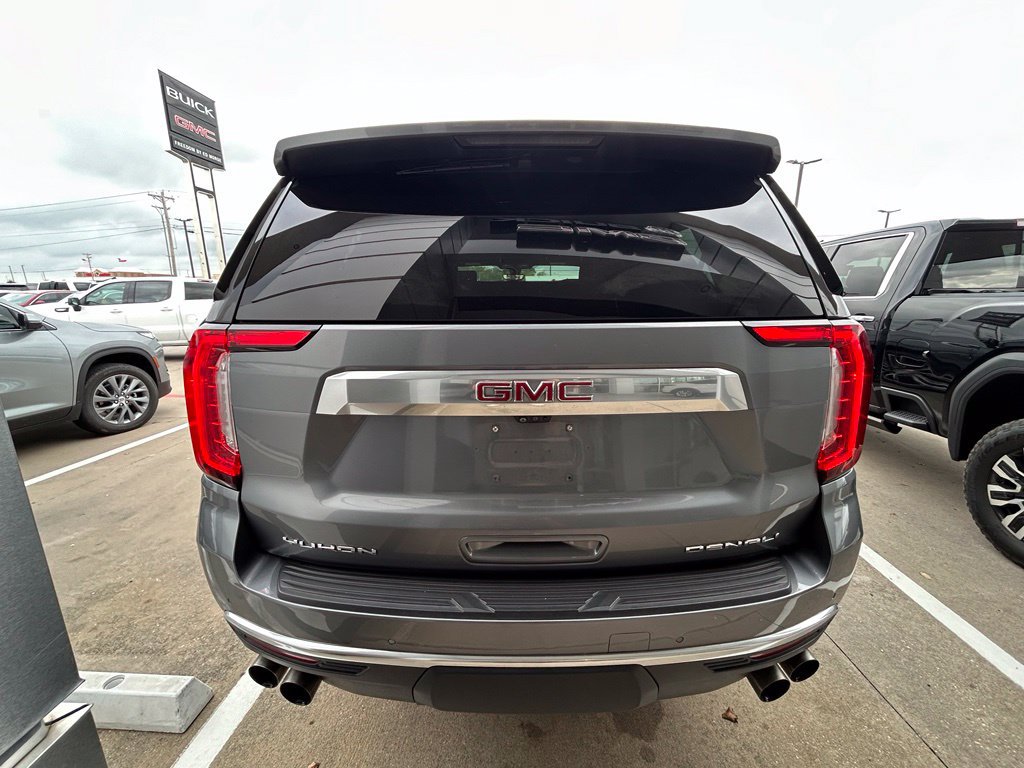 Used 2021 GMC Yukon Denali w/ Denali Premium Package RWD image 3