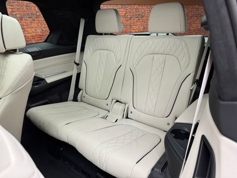 Used 2027 BMW X7 xDrive40i w/ M Sport Package AWD/4WD image 4