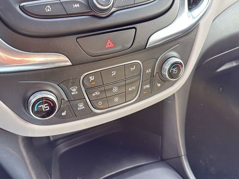 Used 2021 Chevrolet Equinox LT w/ Driver Convenience Package image 30