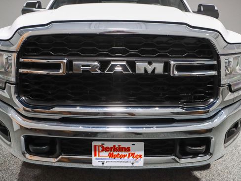 Used 2021 RAM 3500 Tradesman w/ Chrome Appearance Group AWD/4WD image 4