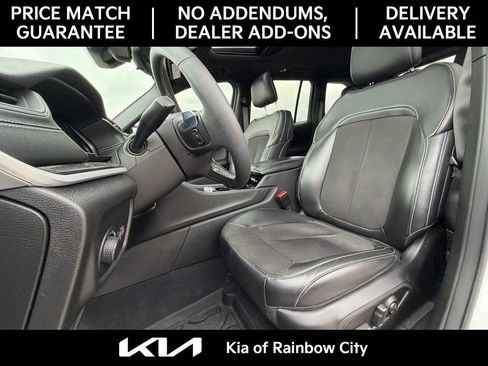 Used 2023 Jeep Grand Cherokee Altitude image 12