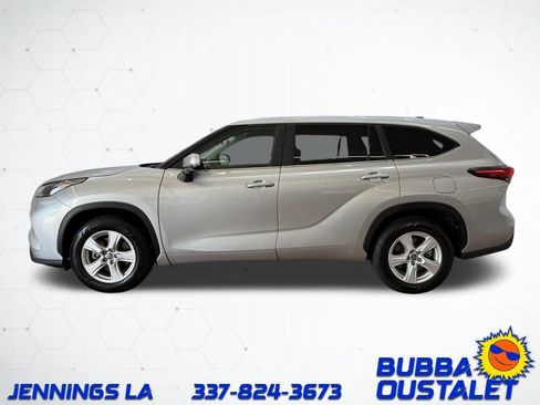 Used 2023 Toyota Highlander LE image 2