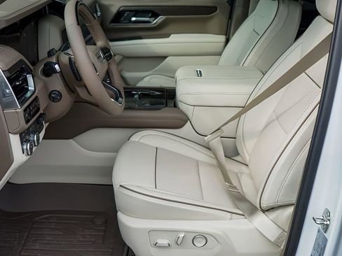 New 2026 GMC Yukon XL Denali w/ Denali Reserve Package AWD/4WD image 10