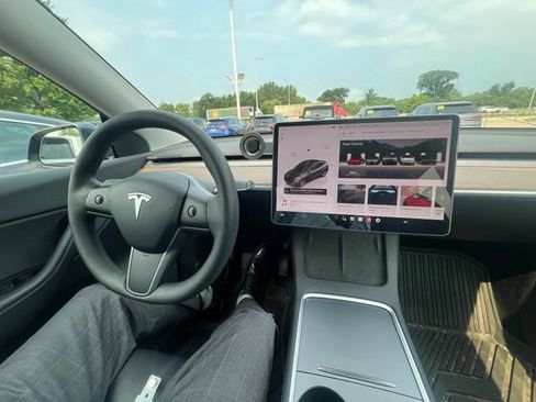 Used 2022 Tesla Model Y Long Range AWD/4WD image 11