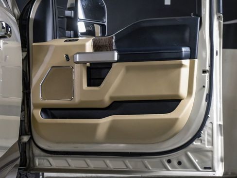 Used 2017 Ford F250 Lariat w/ Chrome Package image 35