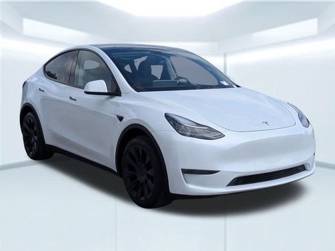Used 2023 Tesla Model Y Long Range image 8