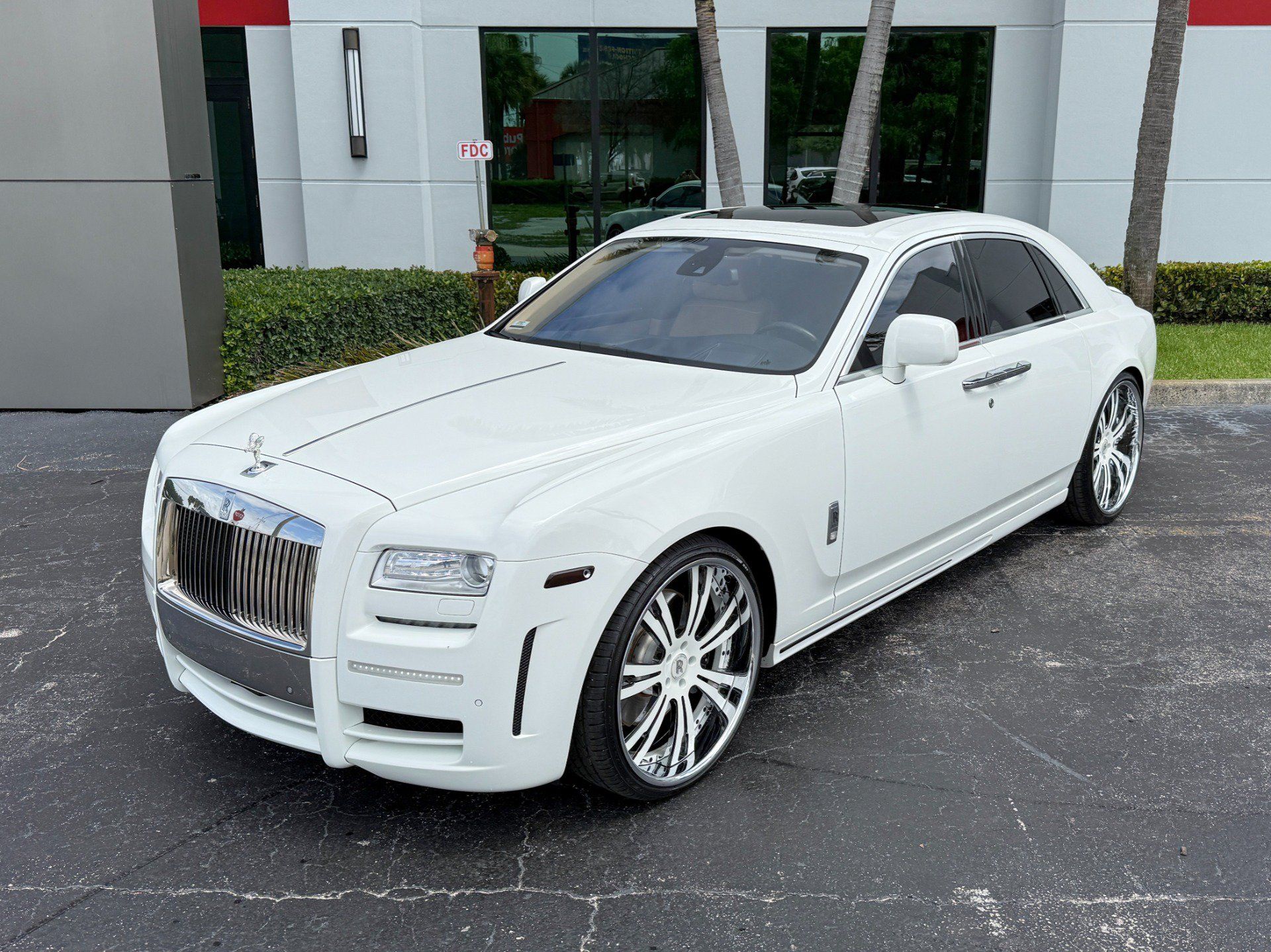 Used 2011 Rolls-Royce Ghost RWD image 9
