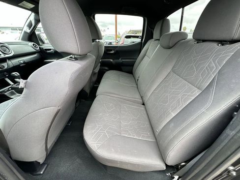 Used 2016 Toyota Tacoma TRD Sport w/ Towing Package image 30