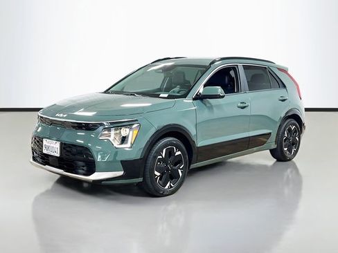 Certified 2025 Kia Niro Wind FWD image 3