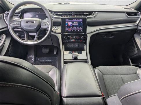 Used 2025 Jeep Grand Cherokee L Altitude RWD image 18
