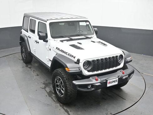 Used 2025 Jeep Wrangler Unlimited Rubicon AWD/4WD image 34