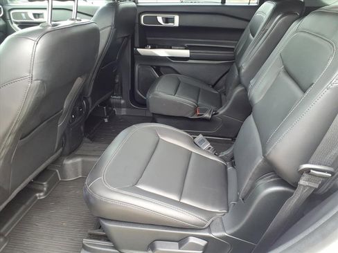 Used 2022 Ford Explorer XLT w/ Equipment Group 202A image 12