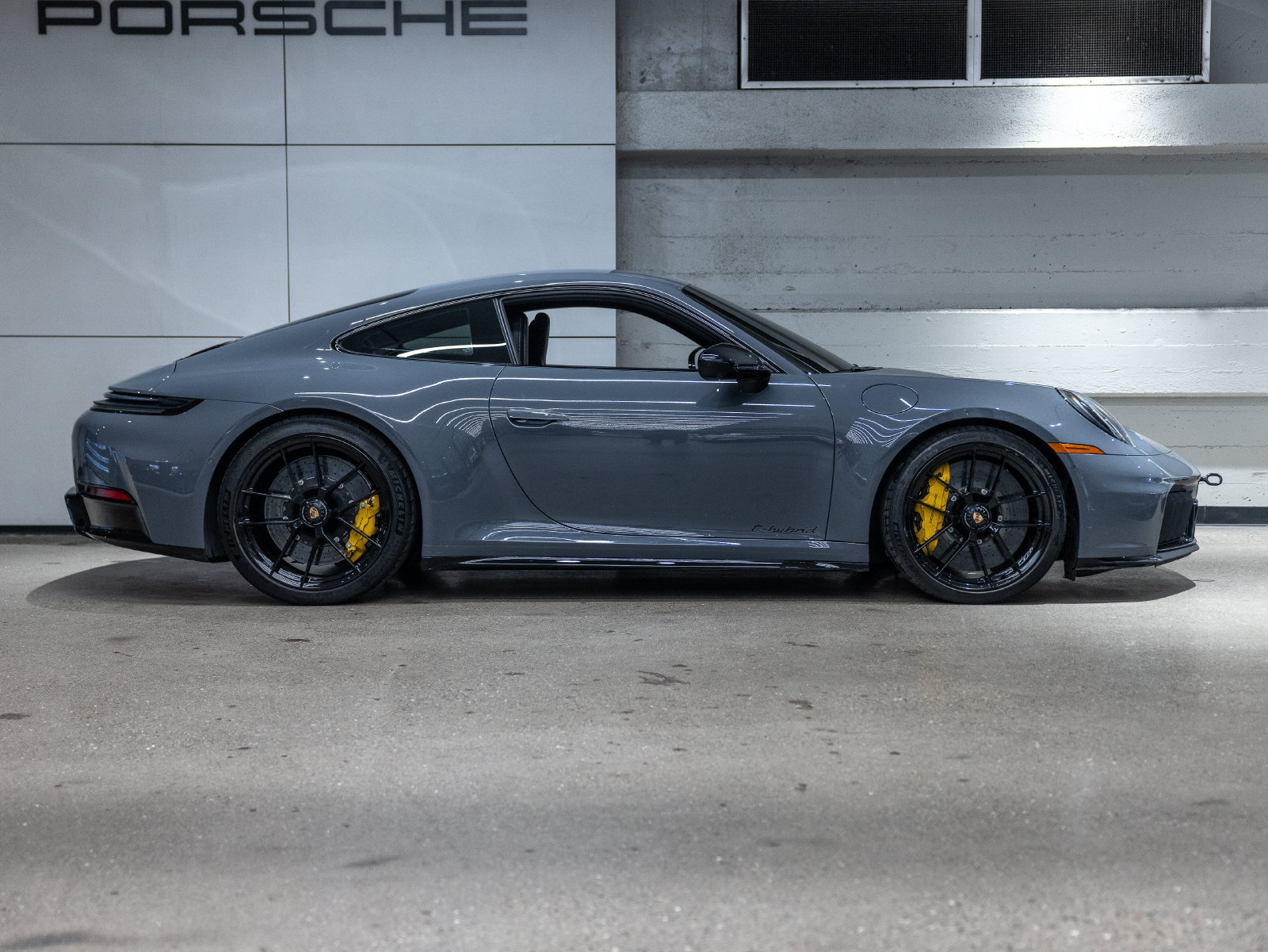 Certified 2025 Porsche 911 Carrera 4 GTS AWD/4WD image 17