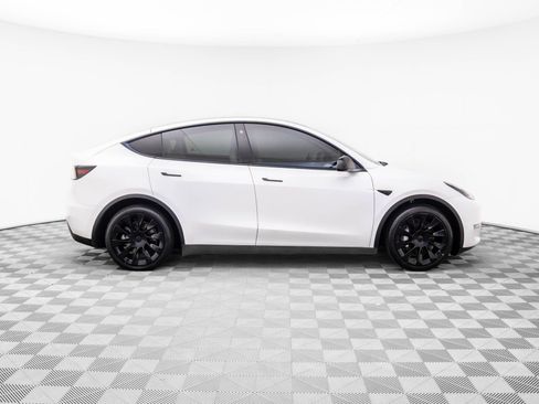 Used 2021 Tesla Model Y Long Range image 6