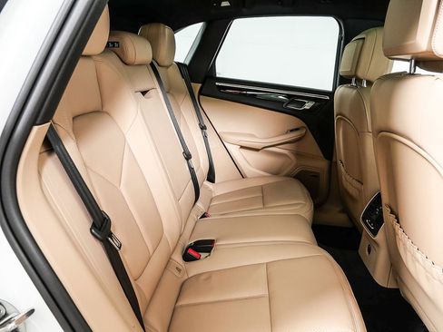 New 2026 Porsche Macan image 24