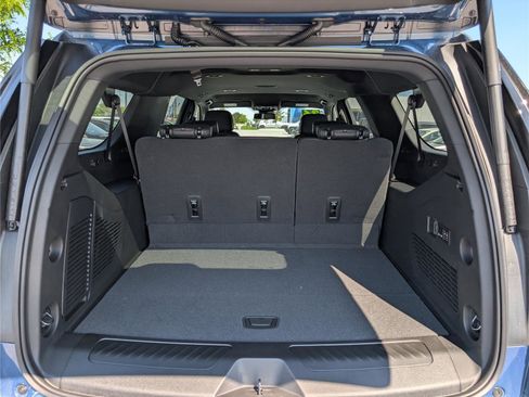 New 2026 Chevrolet Suburban LT w/ Comfort Package AWD/4WD image 9