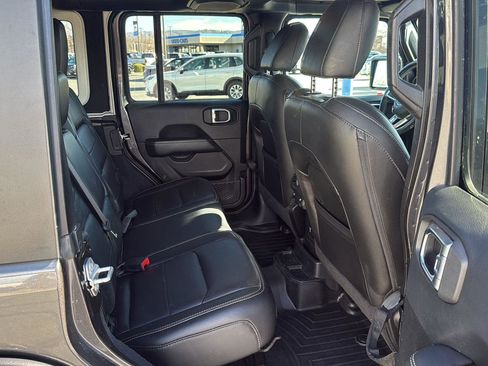 Used 2019 Jeep Wrangler Unlimited Sahara image 27