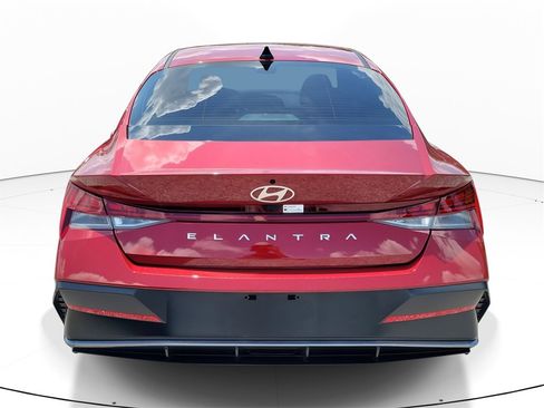 Used 2025 Hyundai Elantra SEL image 5