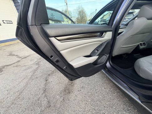 Used 2018 Honda Accord Touring image 40