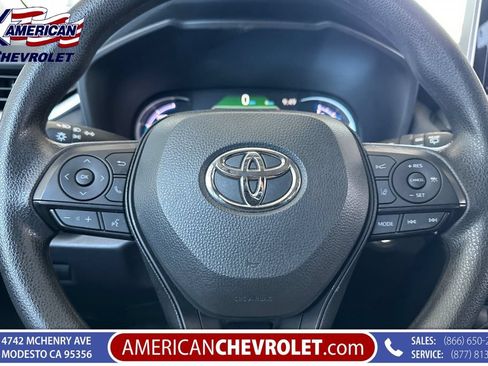 Used 2025 Toyota RAV4 XLE AWD/4WD image 31