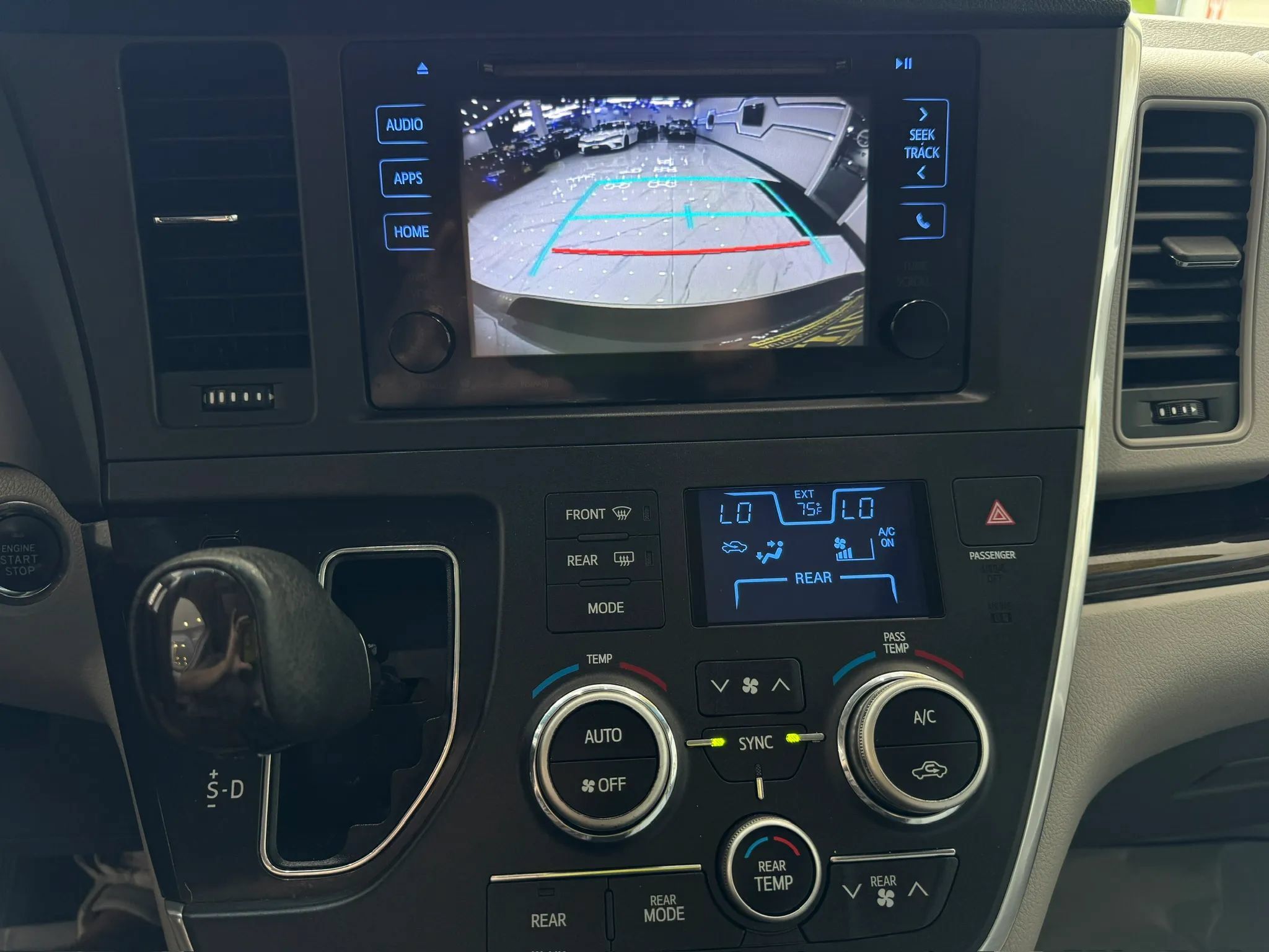 Used 2016 Toyota Sienna XLE FWD image 19