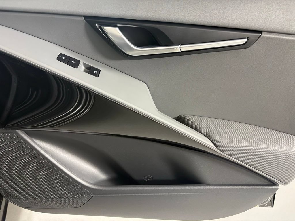 New 2026 Kia Niro EX FWD image 12