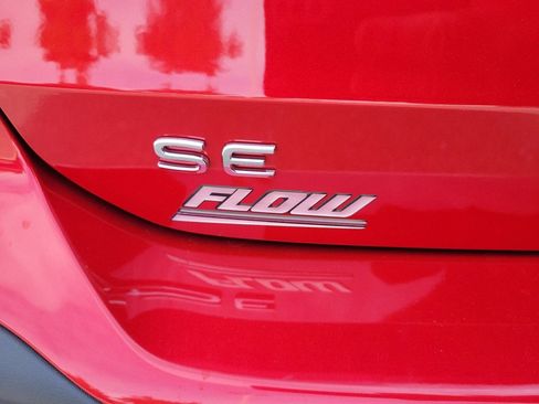 Certified 2023 Volkswagen Taos SE w/ Panoramic Sunroof Package image 16