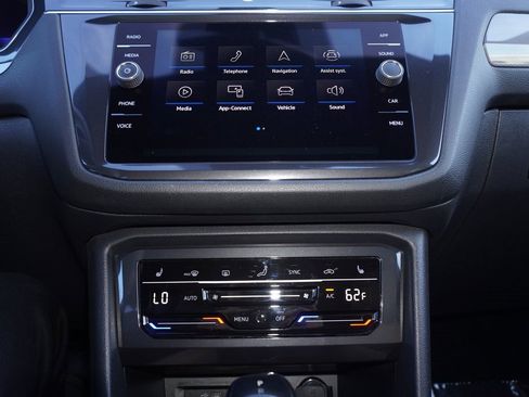 Used 2022 Volkswagen Tiguan SE image 21
