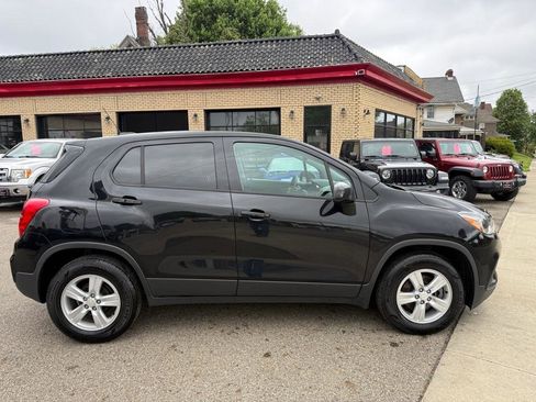 Used 2019 Chevrolet Trax LS w/ Tint and Cruise Package FWD image 3