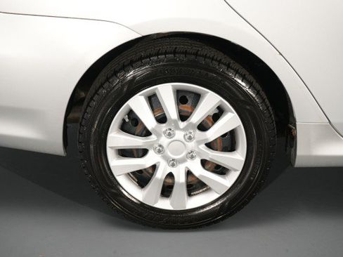 Used 2013 Toyota Corolla LE FWD image 27