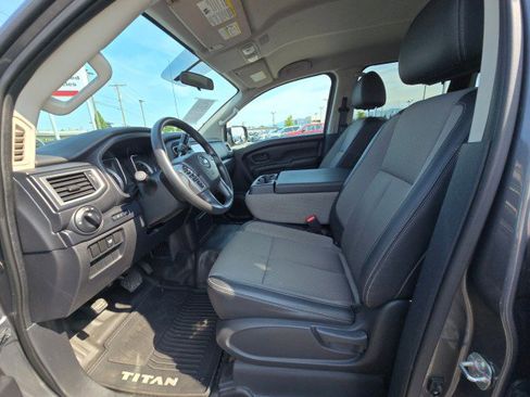 Used 2019 Nissan Titan S image 22