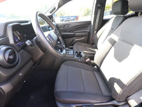 Used 2024 Chevrolet Colorado W/T image 2