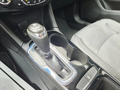 Used 2017 Chevrolet Cruze Premier FWD image 13