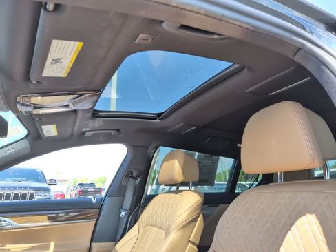Used 2018 BMW 740e xDrive AWD/4WD image 27