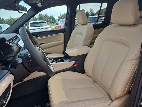 New 2025 Jeep Grand Cherokee Limited w/ Trailer Tow Package image 15