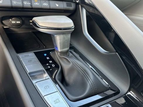 Used 2025 Hyundai Elantra SEL image 25