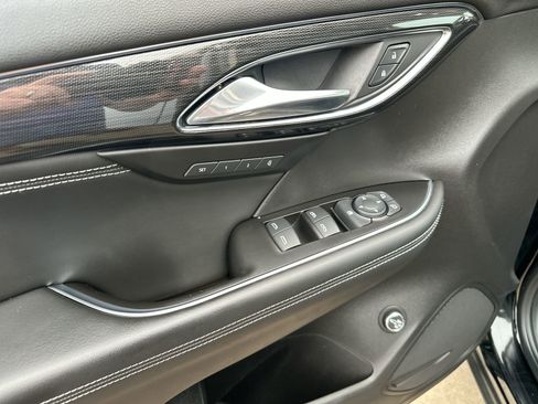 Used 2023 Buick Envision Essence image 18