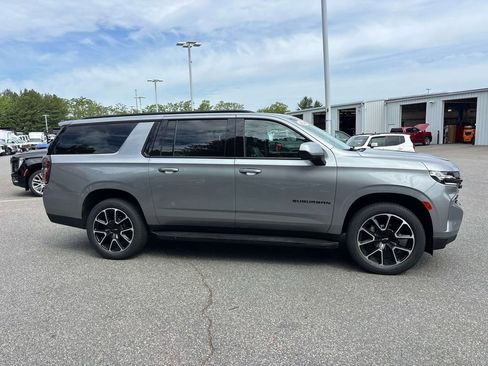 Used 2023 Chevrolet Suburban RST AWD/4WD image 2