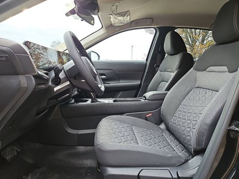 New 2026 Nissan Kicks SV image 9