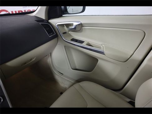 Used 2015 Volvo XC60 T5 Platinum image 16