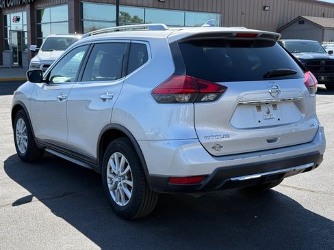 Used 2017 Nissan Rogue SV image 6